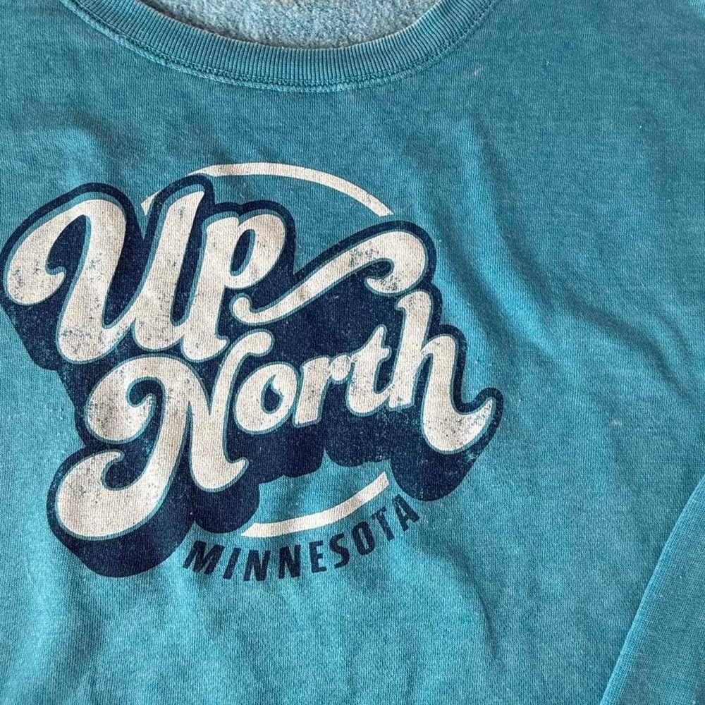 Techstyles Up North Minnesota Graphic Crewneck Sweatshirt Blue Size XL